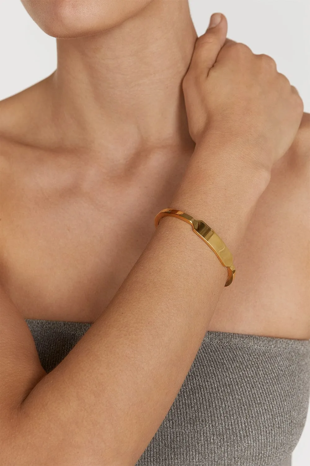 PORTER DYLAN TAG GOLD CUFF