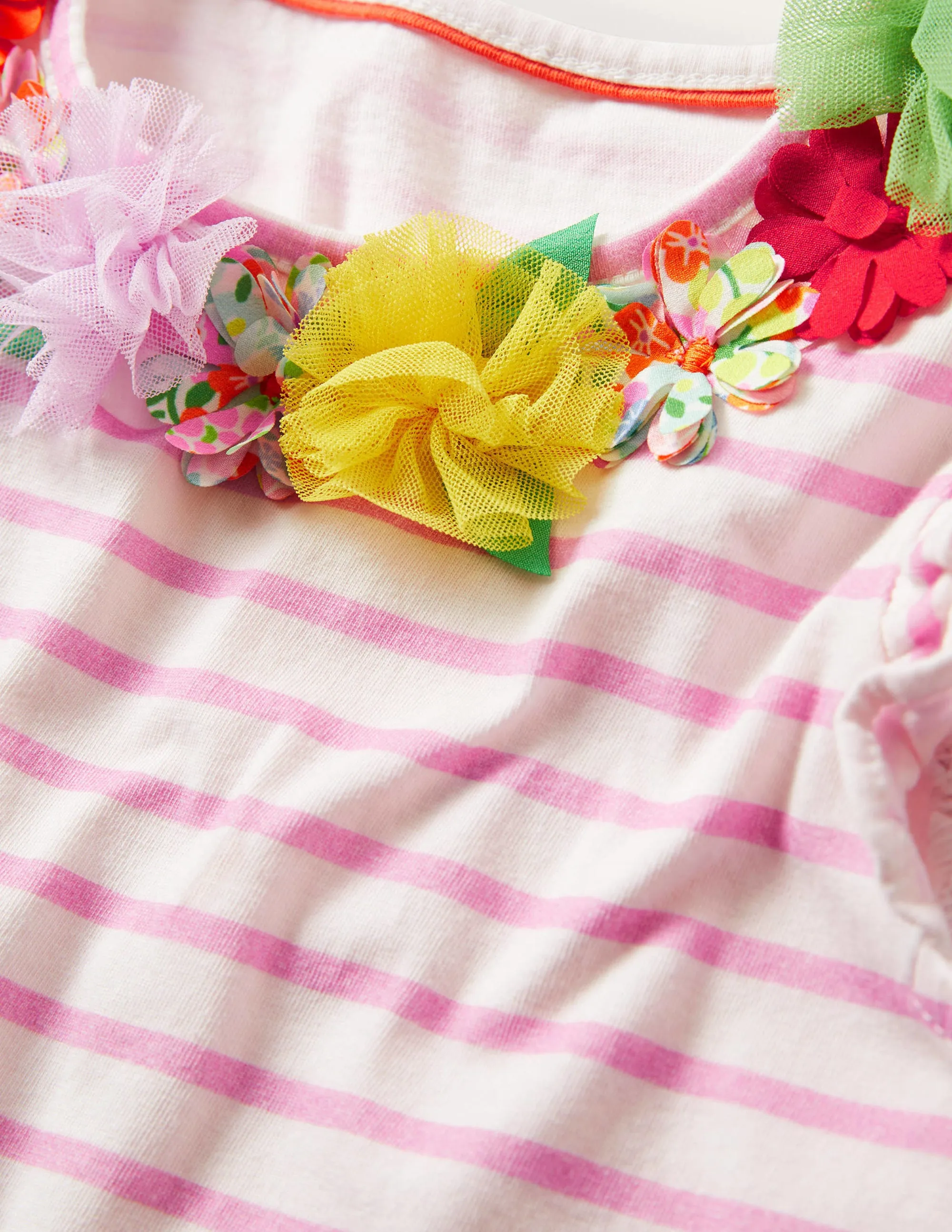 Ruffle Interest logo T-shirt-Ivory / Rosebay Floral