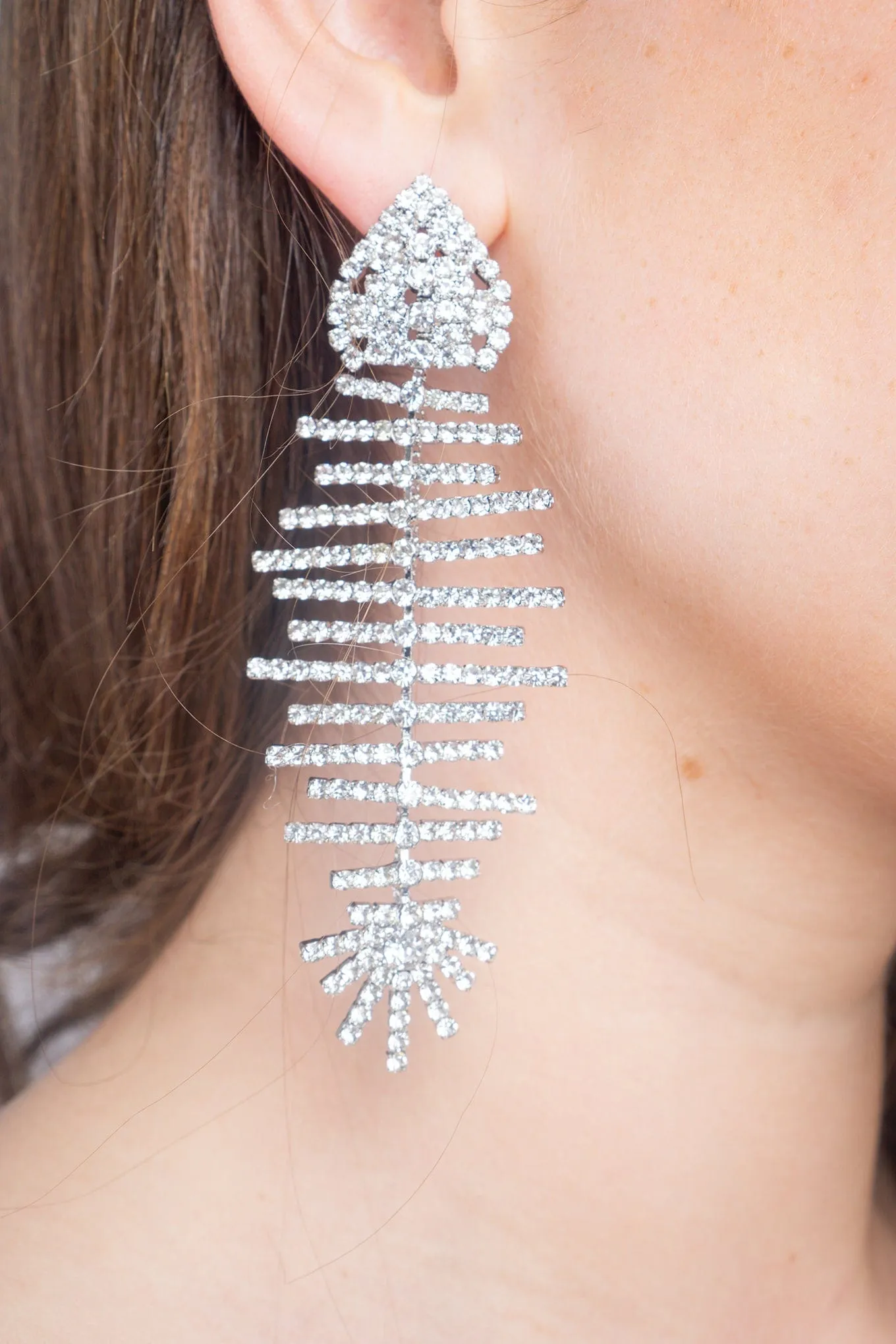 White K Trumpet Metal Diamond Herringbone Earrings