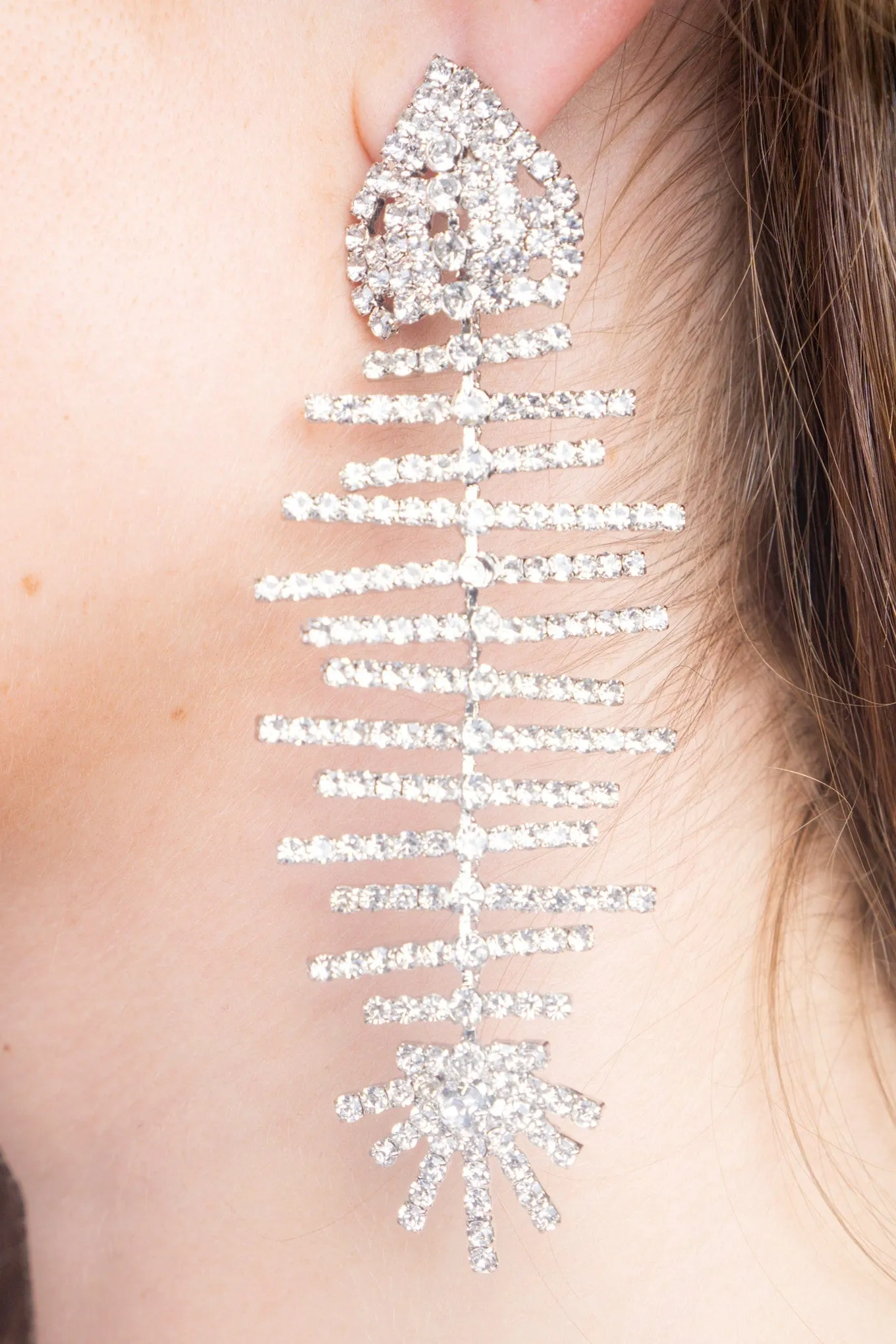 White K Trumpet Metal Diamond Herringbone Earrings